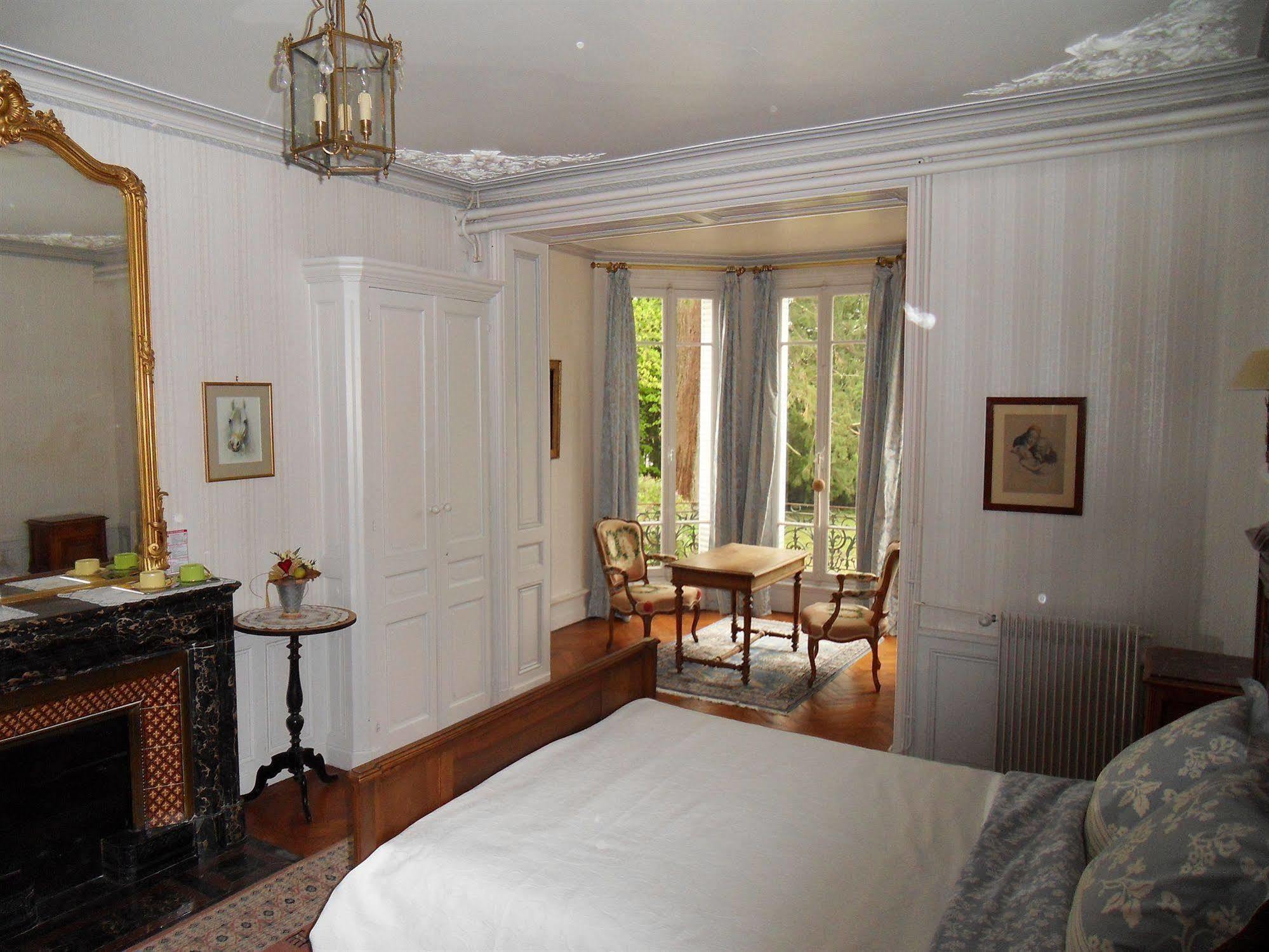 Chateau De La Motte Noailly 외부 사진